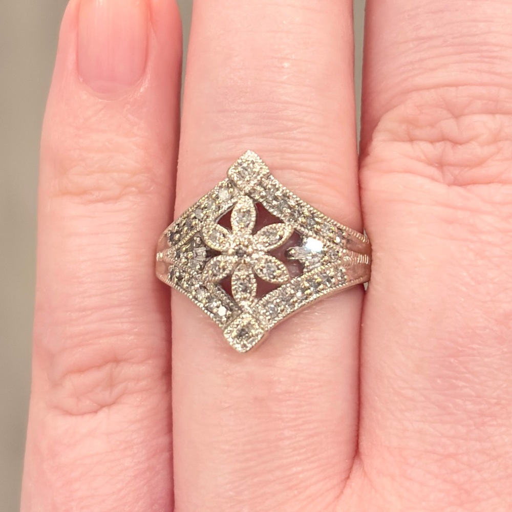 10K Diamond Snowflake Ring, Flower Filigree, Size 7.25, SUN Luxury - Picture 7 of 16